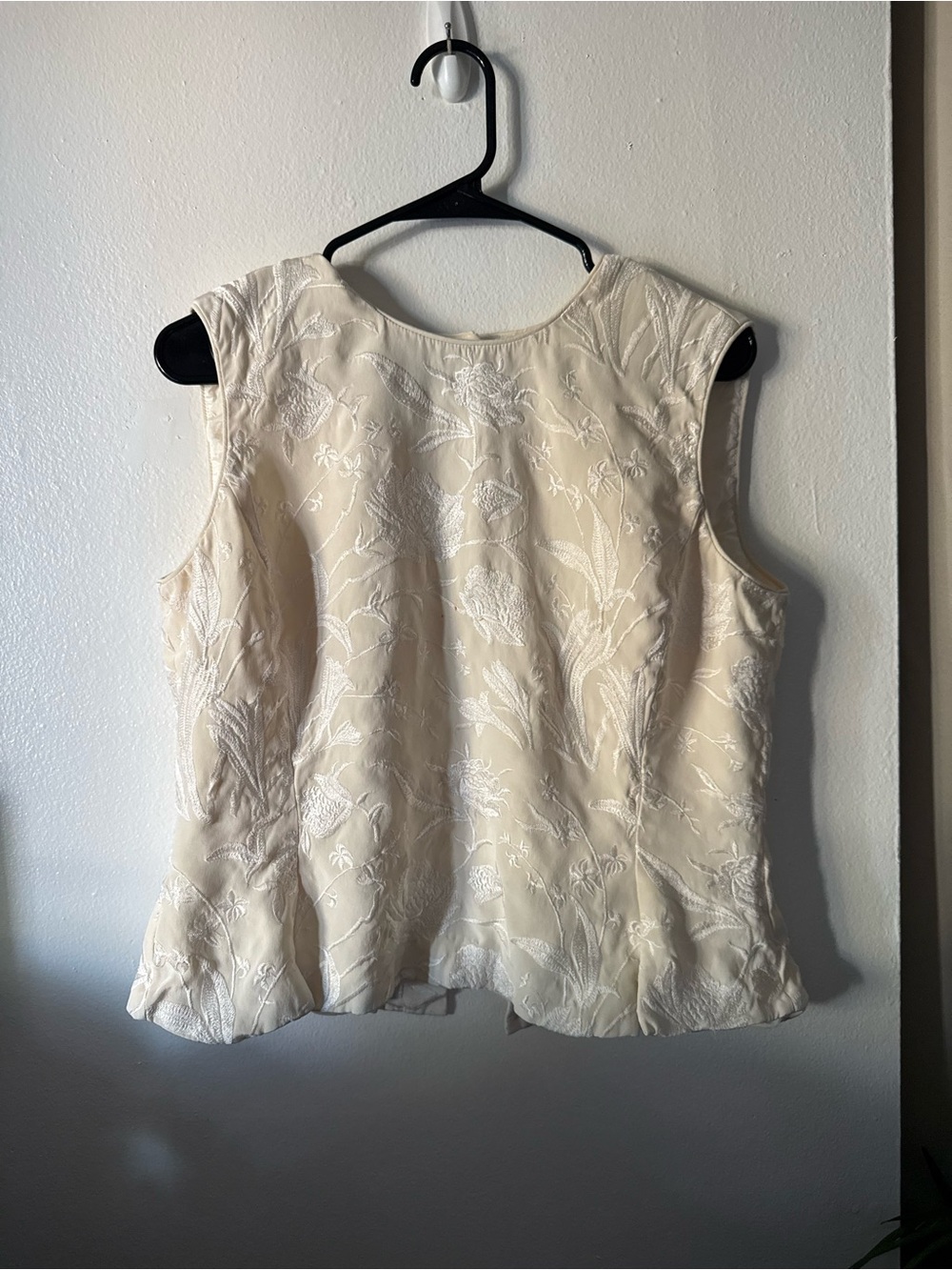Dana Buchman 100% Silk Embroidered Shell Top